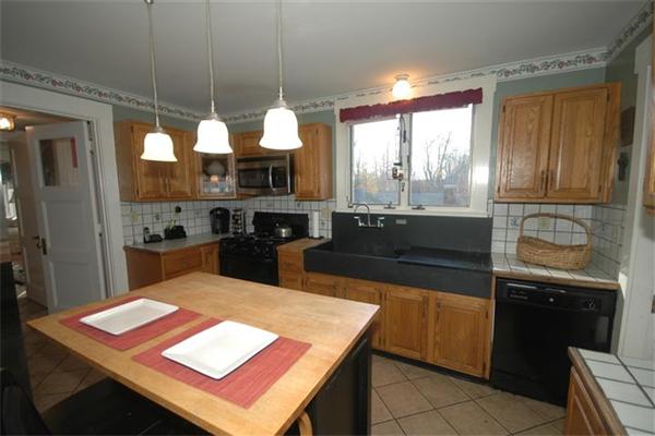 54 Raven Road Lowell, MA 01852 - Photo 3 of 30 Gallery Image 3