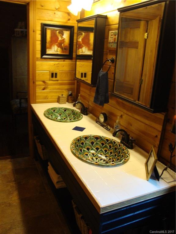 720 Potneck Road, Unit 1517 Salisbury, NC 28147 - Photo 18 of 24 a bathroom with a sink and a mirror