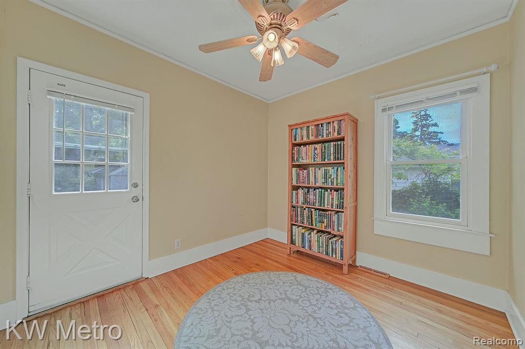 806 Lockwood Road Royal Oak, MI 48067 - Photo 14 of 38