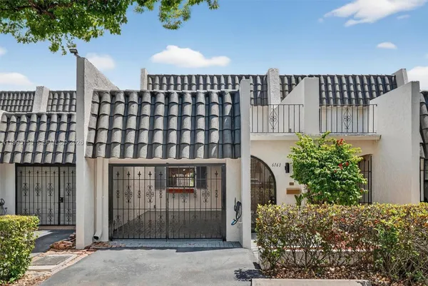 $590,000 | 6161 Southwest 90th Court, Unit G2, Miami, FL 33173