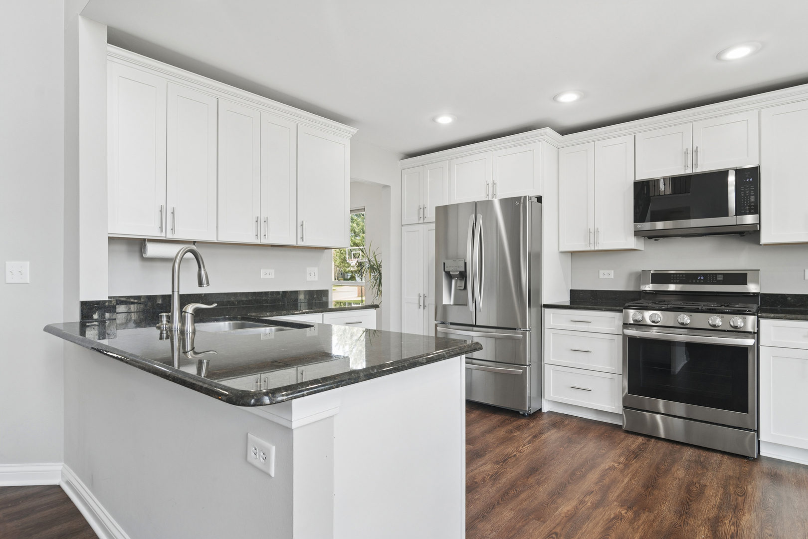 6806 Highgate Road Carpentersville, IL 60110 - Photo 7 of 33 Gallery Image 7