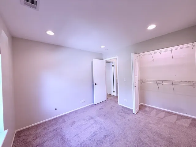 $2,100 | 70 Margate Court, Unit C2, Schaumburg, IL 60193