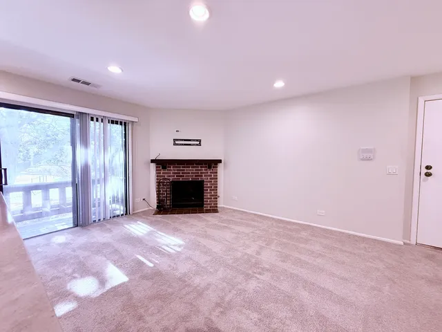 $2,100 | 70 Margate Court, Unit C2, Schaumburg, IL 60193