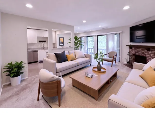 $2,100 | 70 Margate Court, Unit C2, Schaumburg, IL 60193