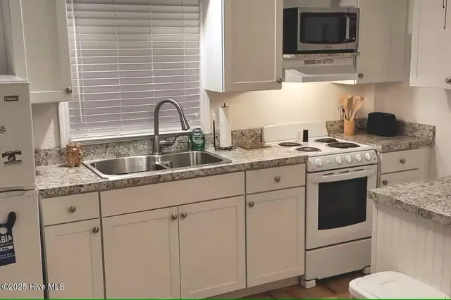 $595,000 | 703 Suffolk Street, Kill Devil Hills, NC 27948