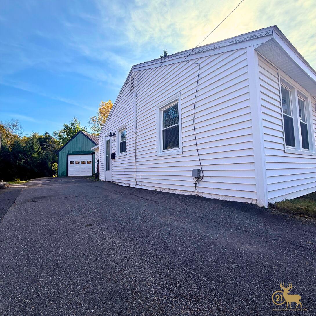 76 Falvey Street Bangor, ME 04401 - Photo 5 of 33 1