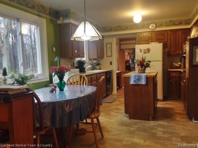 1800 Lone Tree Road Highland, MI 48357 - Photo 17 of 43 Kitchen nook