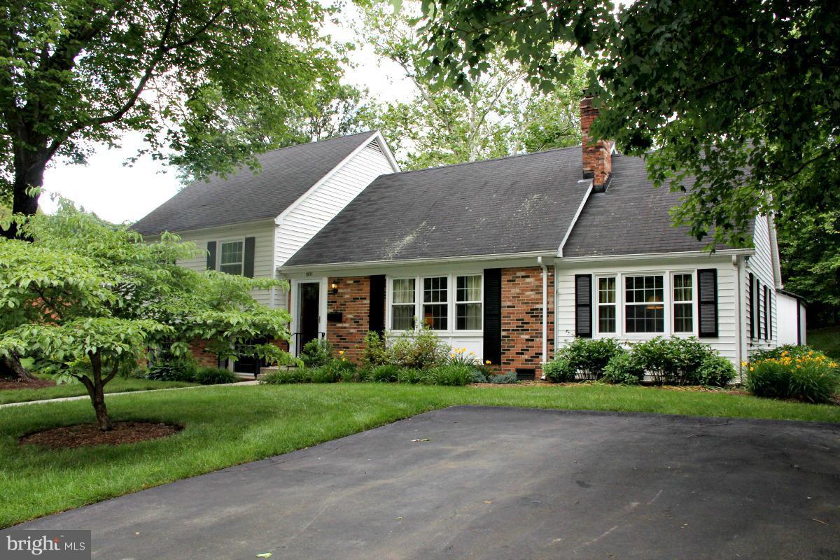 1931 Foxhall Road McLean, VA 22101 - Photo 2 of 21 a view of a house with a garden