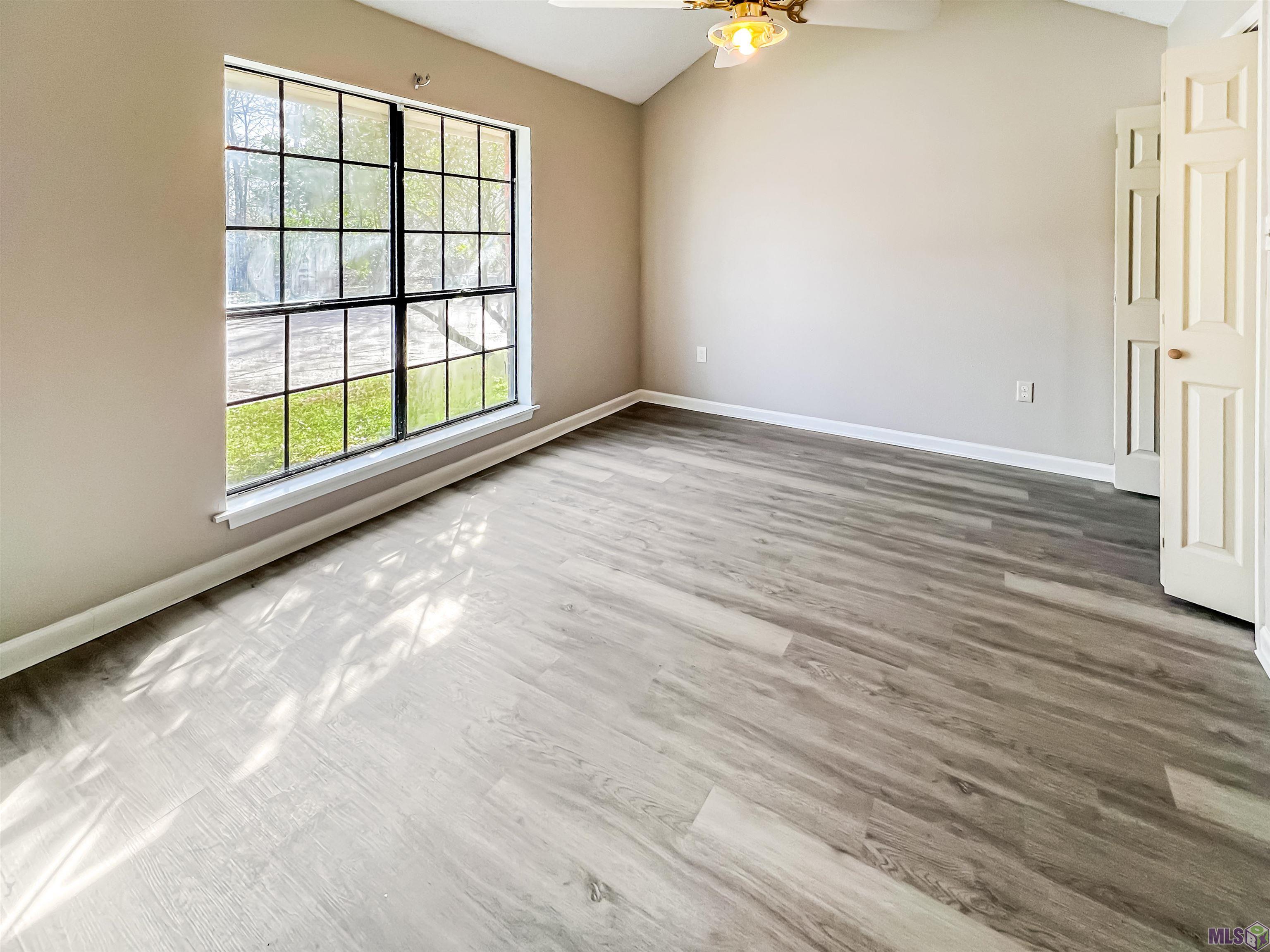 15722 Riverdale Avenue Baton Rouge, LA 70816 - Photo 3 of 11