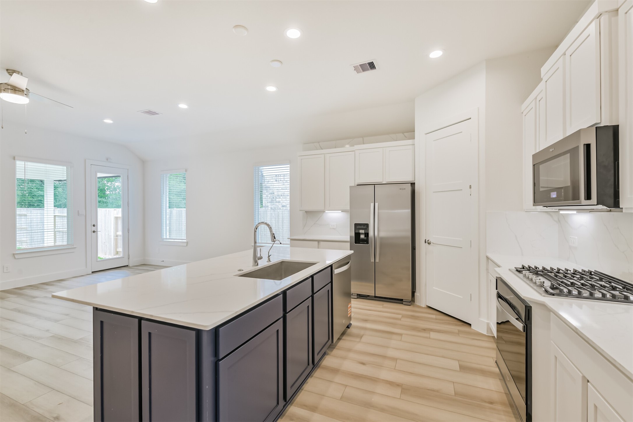 218 Springfield Terrace Drive Conroe, TX 77304 - Photo 12 of 39 Stainless steel appliances with Quartz countertops.