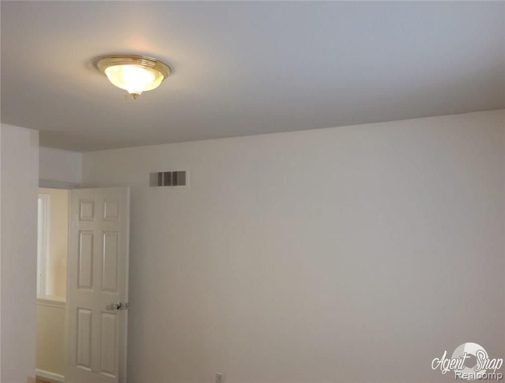 2565 Brilliance Rochester, MI 48309 - Photo 47 of 63 41-Bedroom 4.jpg