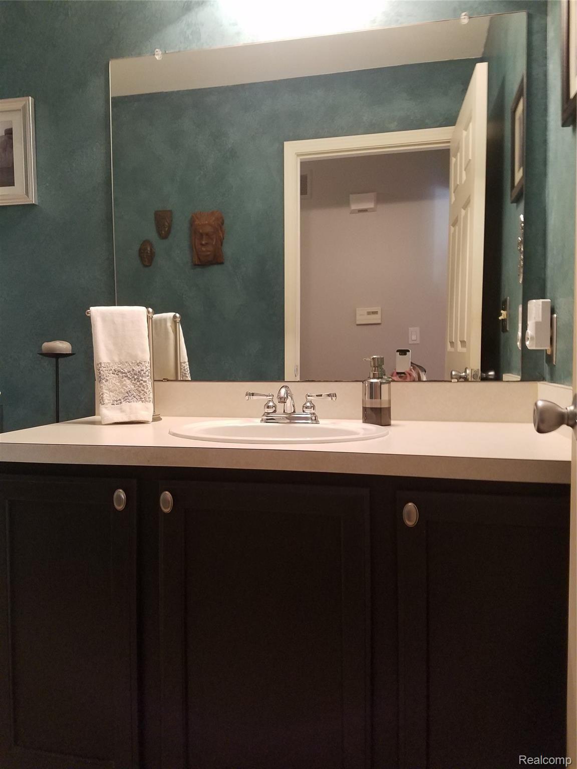 2715 Longview Avenue Rochester, MI 48307 - Photo 33 of 35 20190522_193325.jpg