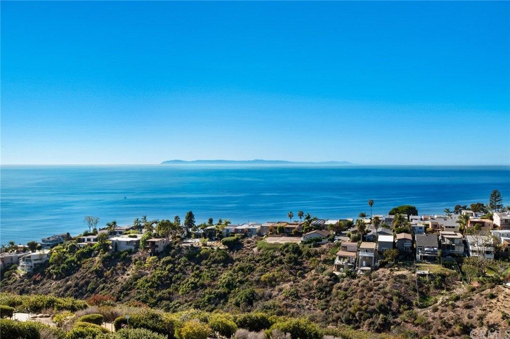 BREATHTAKING SUNSETS AND VIEWS OF OCEAN, CATALINA, AND CITY LIGHTS FROM THE BALCONIES
