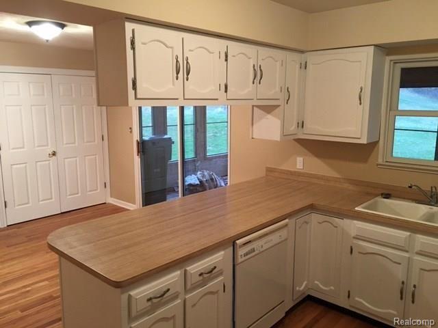 6034 North Burkhart Road Howell, MI 48855 - Photo 16 of 19 IMG_3145.JPG