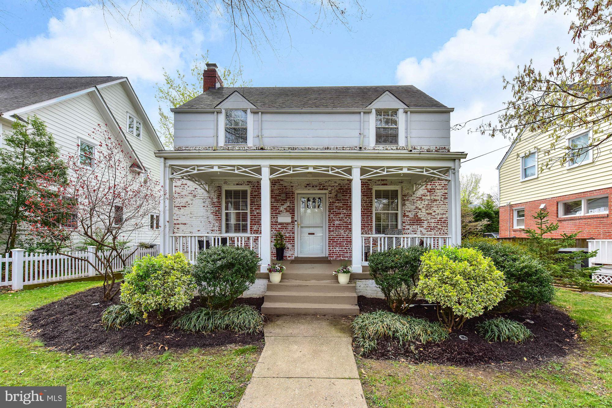 4504 Chesapeake St NW