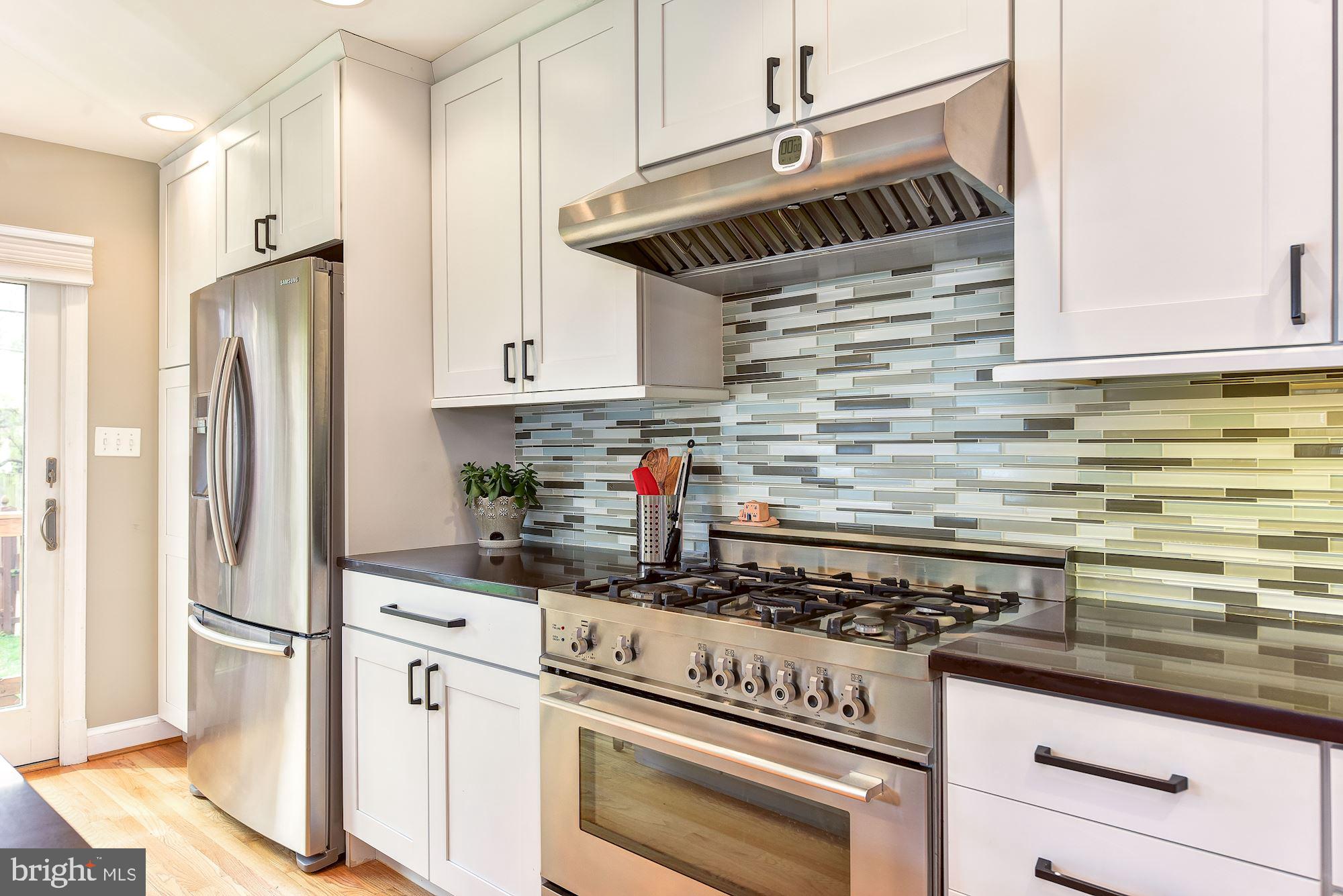 4504 Chesapeake Street Northwest Washington, DC 20016 - Photo 6 of 21 Gas Cooking-Gas tiles