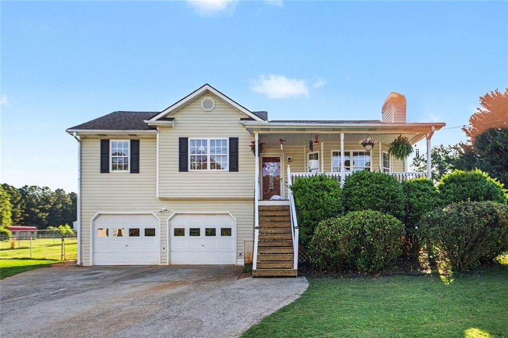 a view of front of house with a yard