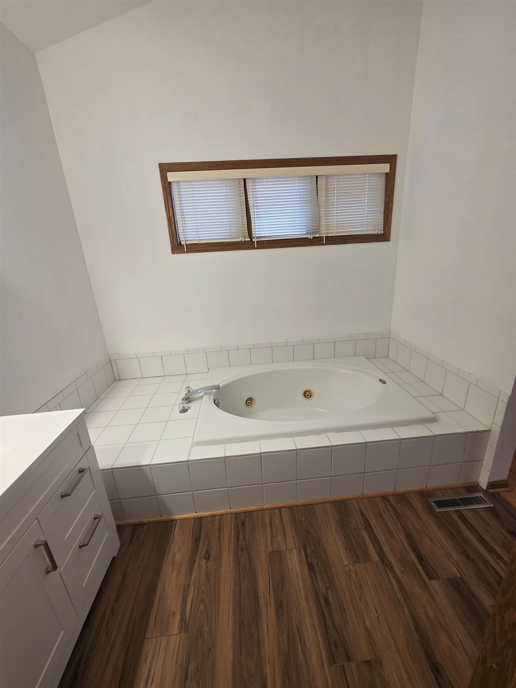 205 Gables Drive Southwest Poplar Grove, IL 61065 - Photo 3 of 33 a bathroom with a bathtub and a sink