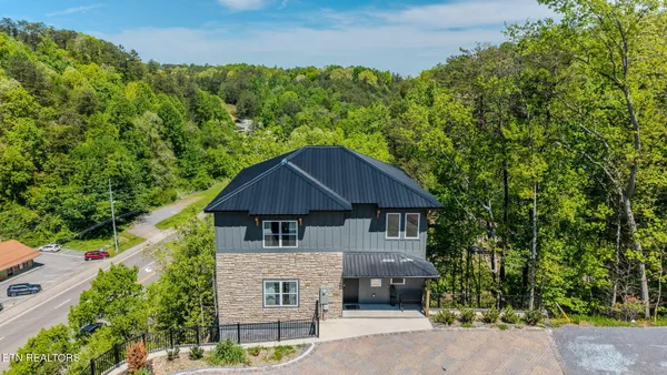 $1,589,990 | 1130 Lee Cardwell Circle, Unit 5, Pigeon Forge, TN 37863