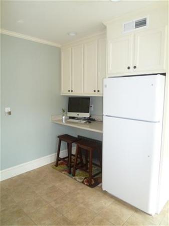 21-23 Sunset Road Waltham, MA 02451 - Photo 8 of 25 Gallery Image 8
