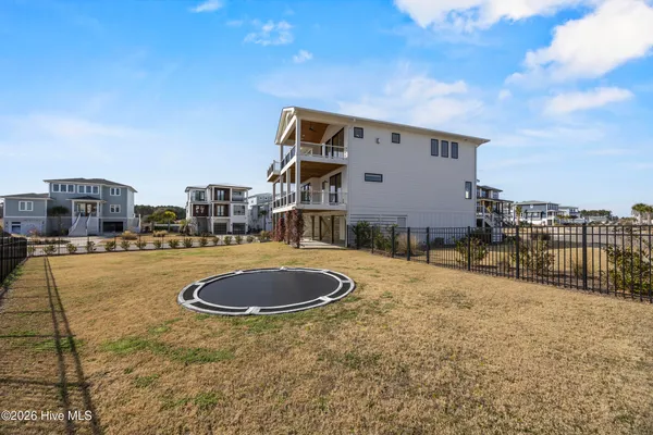 $1,399,900 | 11 Amidships Lane, Hampstead, NC 28443