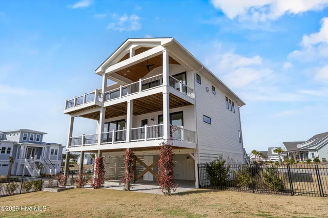 $1,750,000 | 11 Amidships Lane, Hampstead, NC 28443