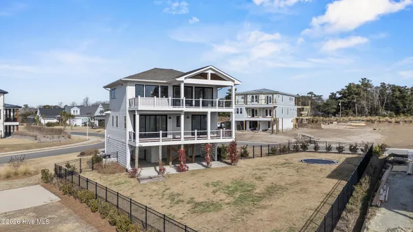 $1,399,900 | 11 Amidships Lane, Hampstead, NC 28443