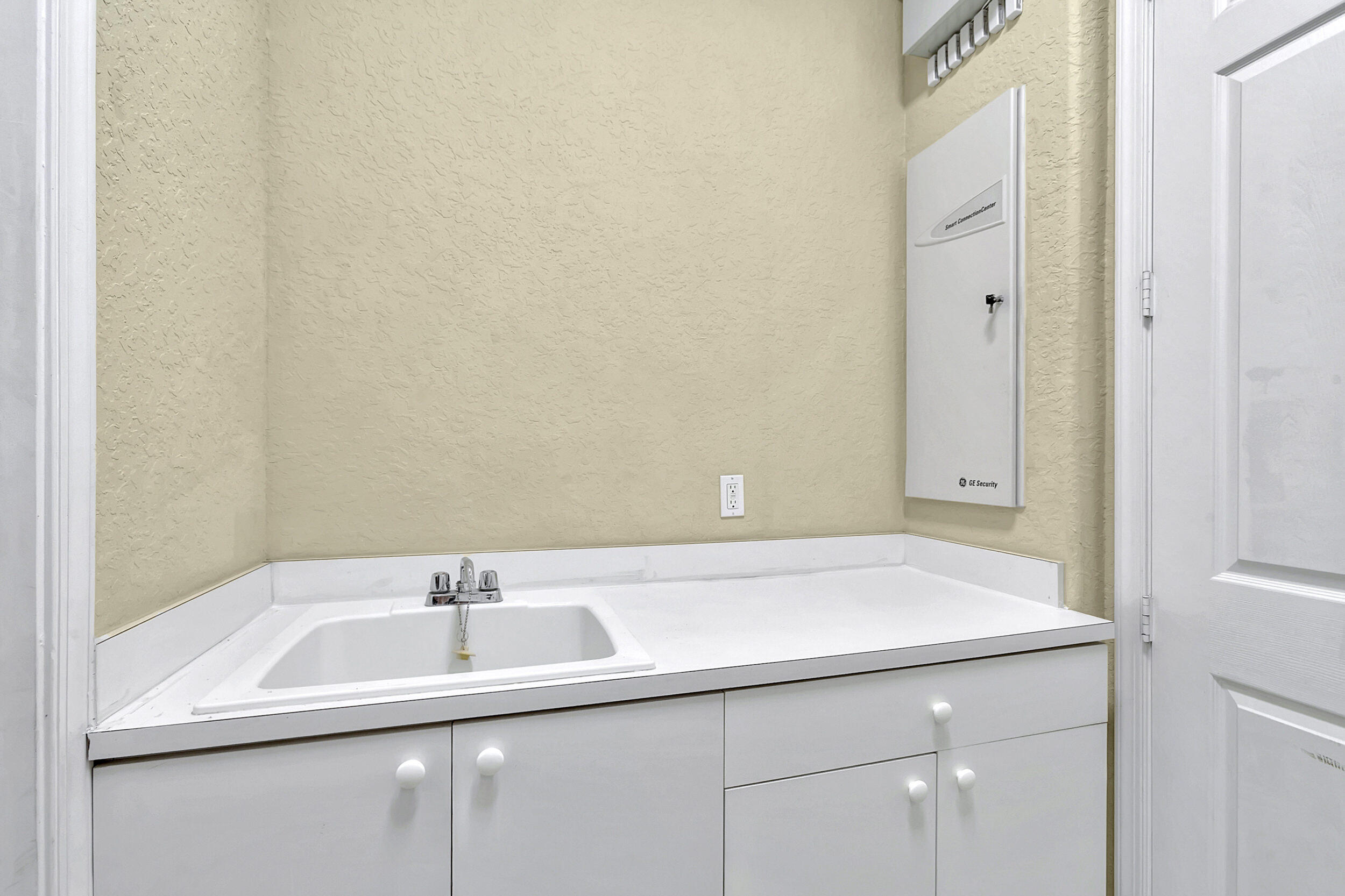 176 Via Veracruz Jupiter, FL 33458 - Photo 26 of 81 laundry room