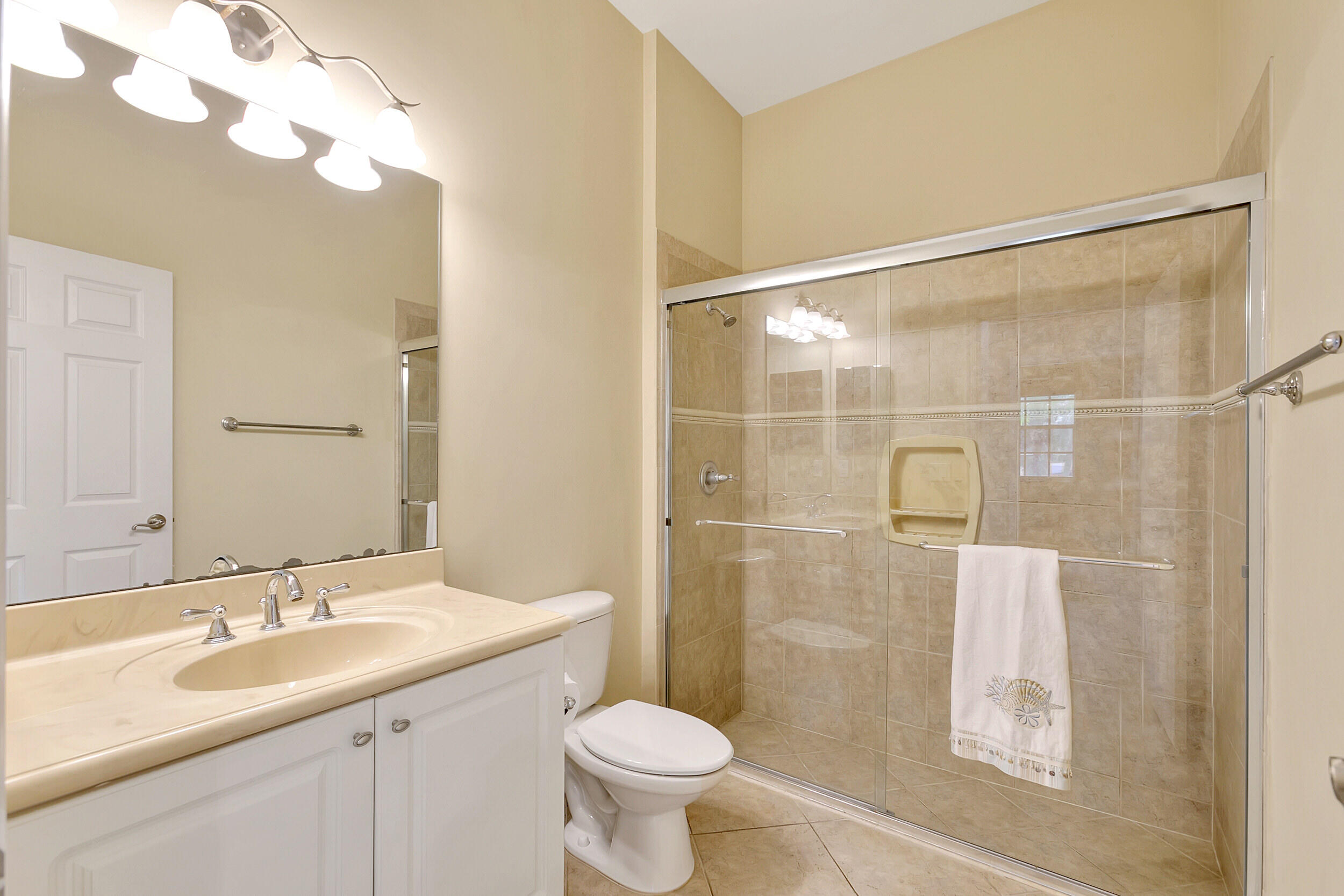 176 Via Veracruz Jupiter, FL 33458 - Photo 30 of 81 guest bath