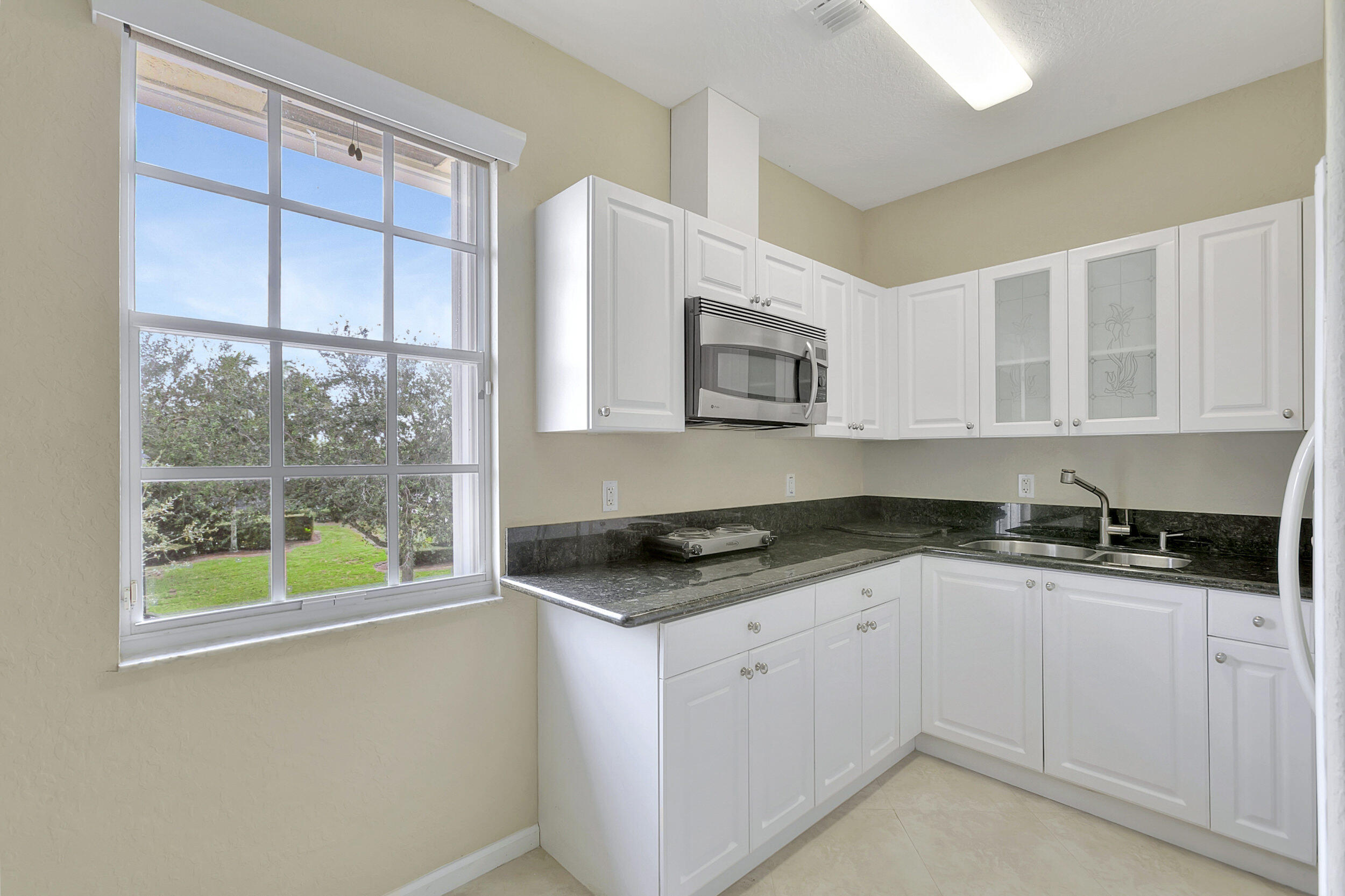 176 Via Veracruz Jupiter, FL 33458 - Photo 51 of 81 kitchenette