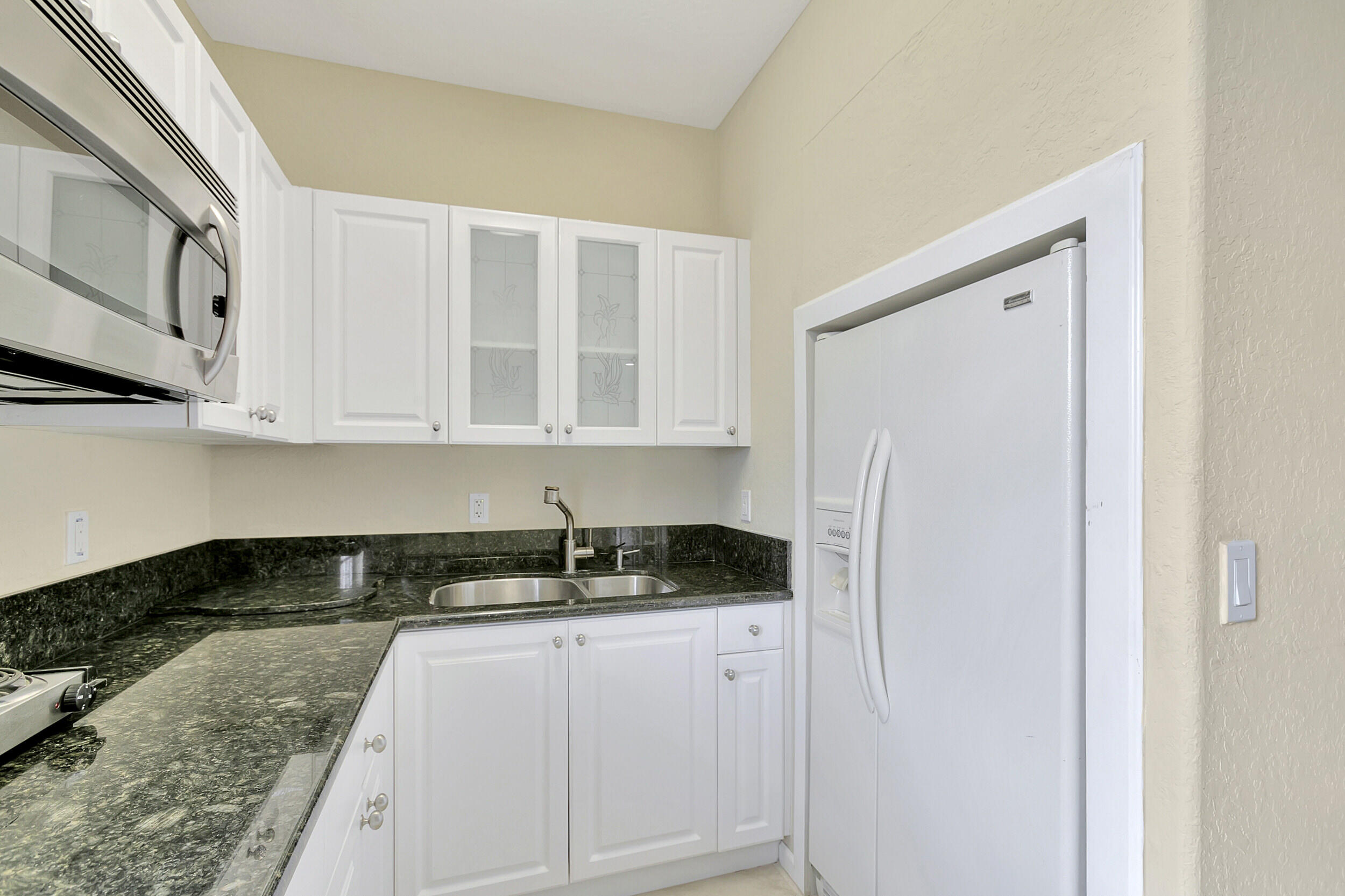 176 Via Veracruz Jupiter, FL 33458 - Photo 52 of 81 kitchenette
