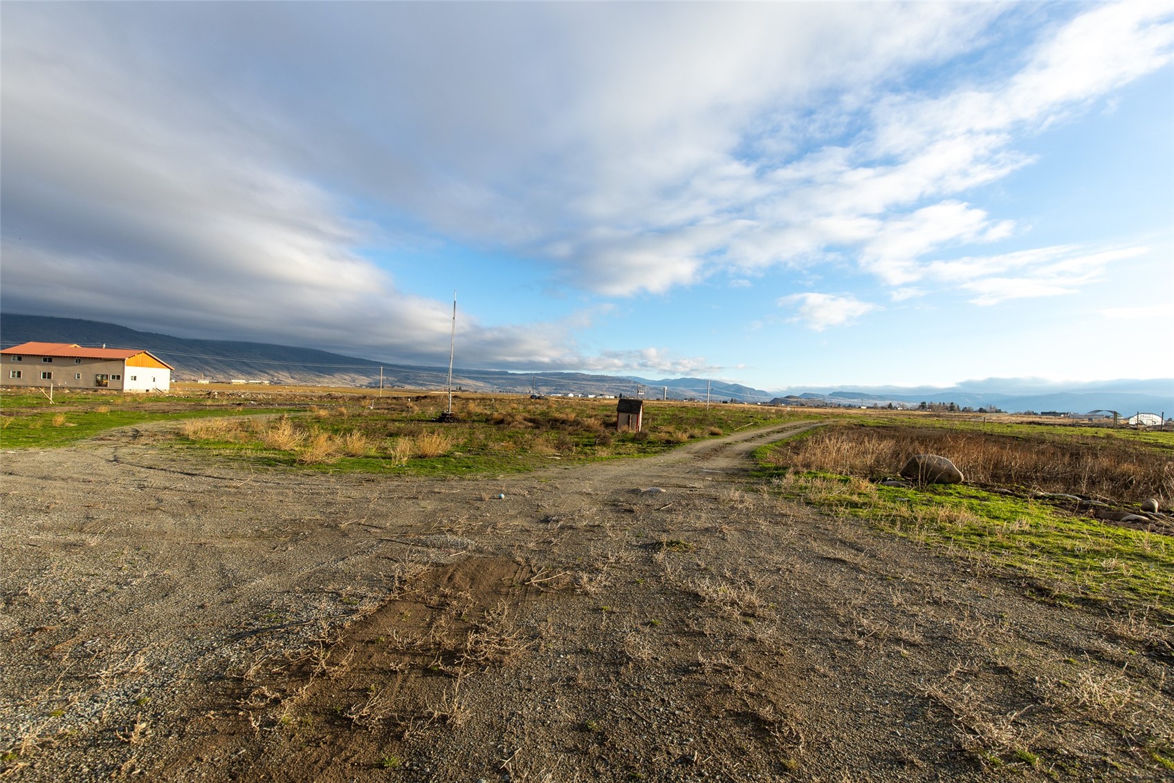 105 Greenacres Road Riverside, WA 98849 - Photo 2 of 10 a view of an ocean