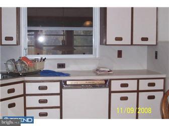 254 Lewis Road Springfield, PA 19064 - Photo 6 of 12 Kitchen