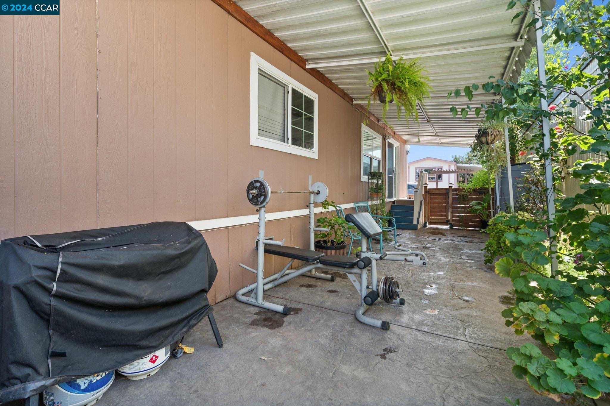 55 Pacifica Avenue, Unit 51 Bay Point, CA 94565 - Photo 29 of 35 a living room with furniture and a potted plant