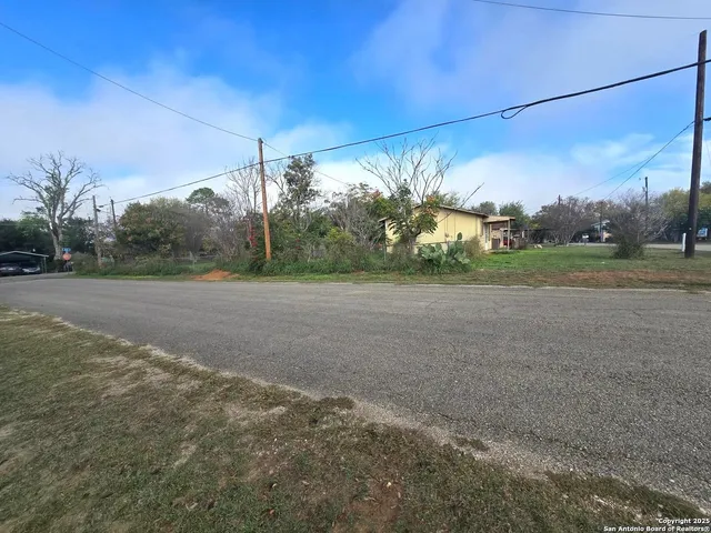 $89,900 | 19939 Caruthers Avenue, Somerset, TX 78069
