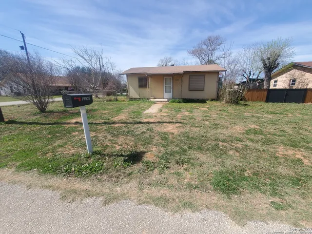 $89,900 | 19939 Caruthers Avenue, Somerset, TX 78069