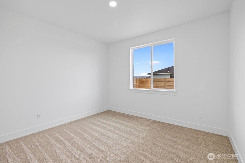 334 Spring Circle Mattawa, WA 99349 - Photo 20 of 40 an empty room with a window