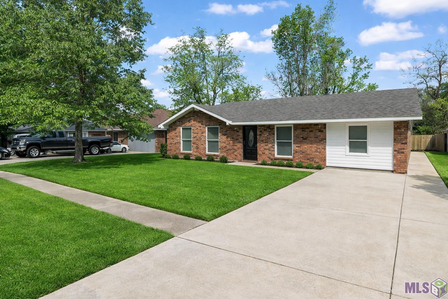 3134 Montreal Drive Baton Rouge, LA 70819 - Photo 2 of 50 Front Yard