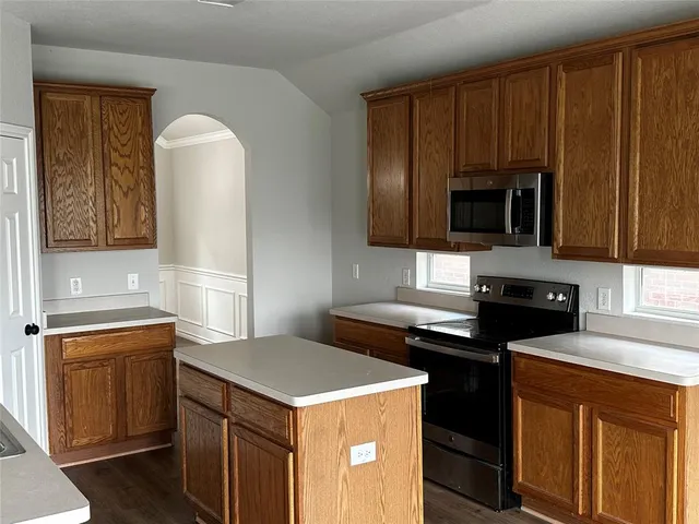 $2,300 | 2512 Clubhouse Drive, Denton, TX 76210