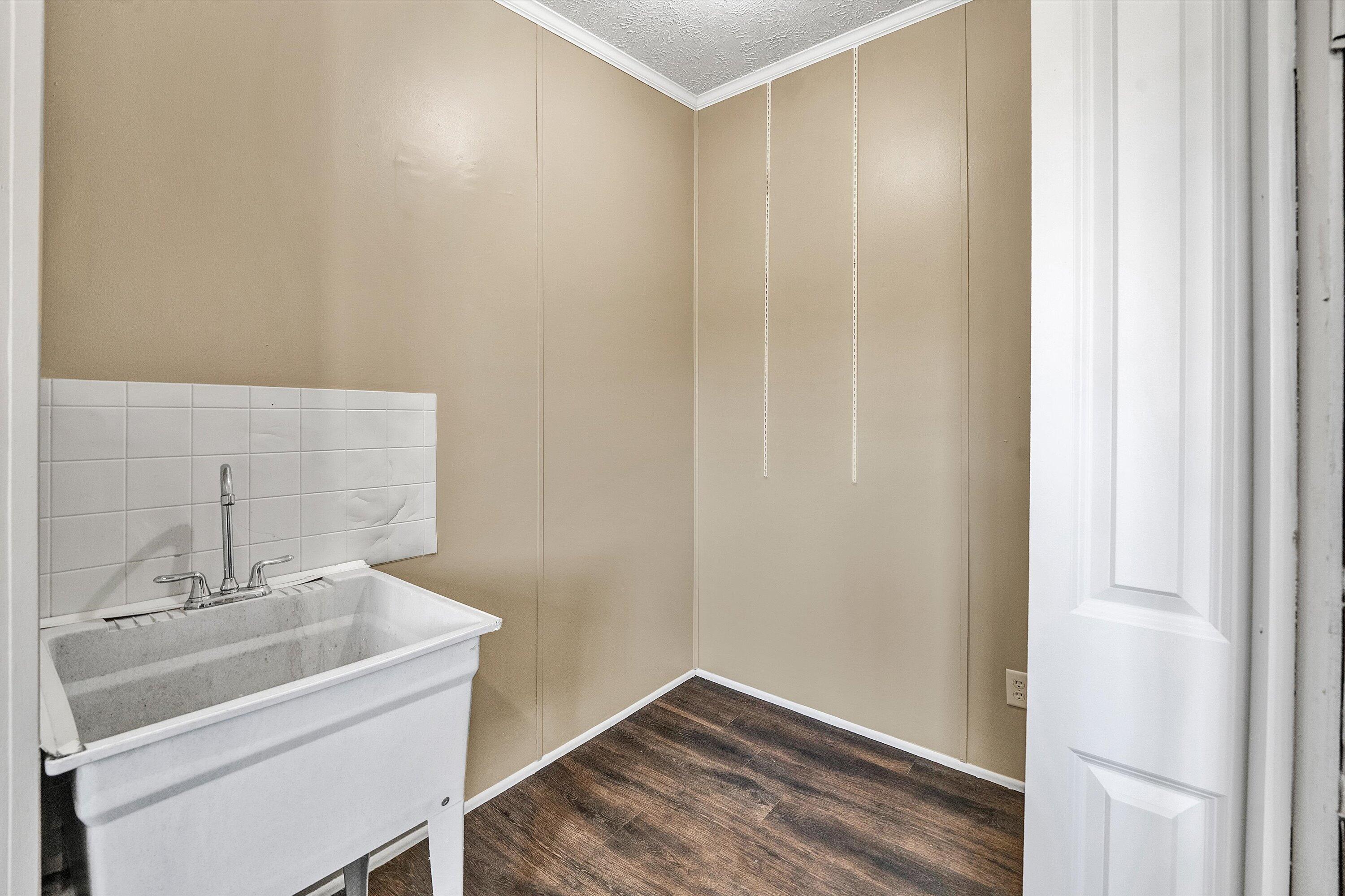 5555 Doe Run Road Rocky Mount, VA 24151 - Photo 21 of 38 Laundry