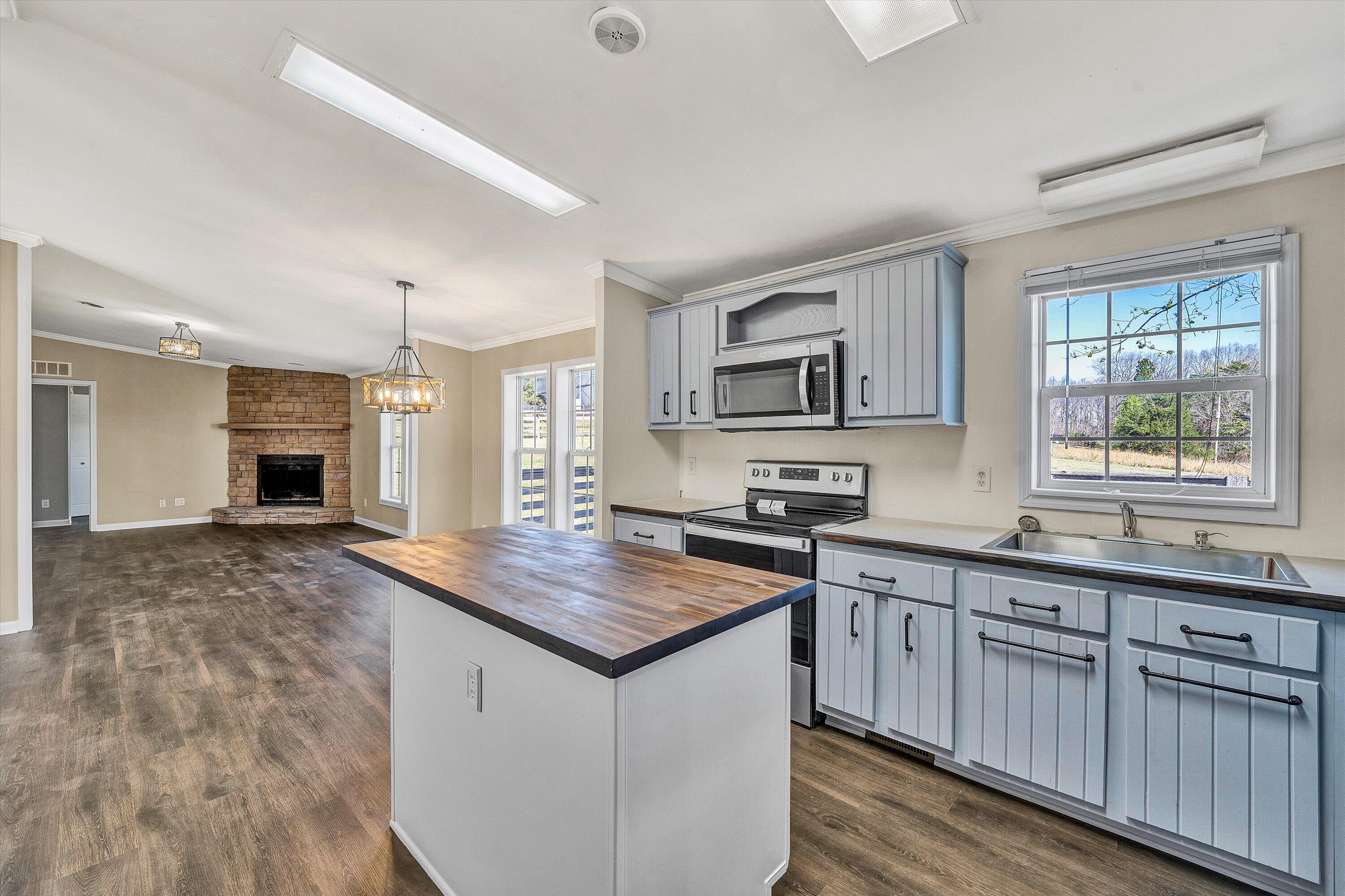5555 Doe Run Road Rocky Mount, VA 24151 - Photo 5 of 38 Kitchen