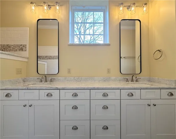 $2,150 | 406 East 8th Street, Horseheads, NY 14903