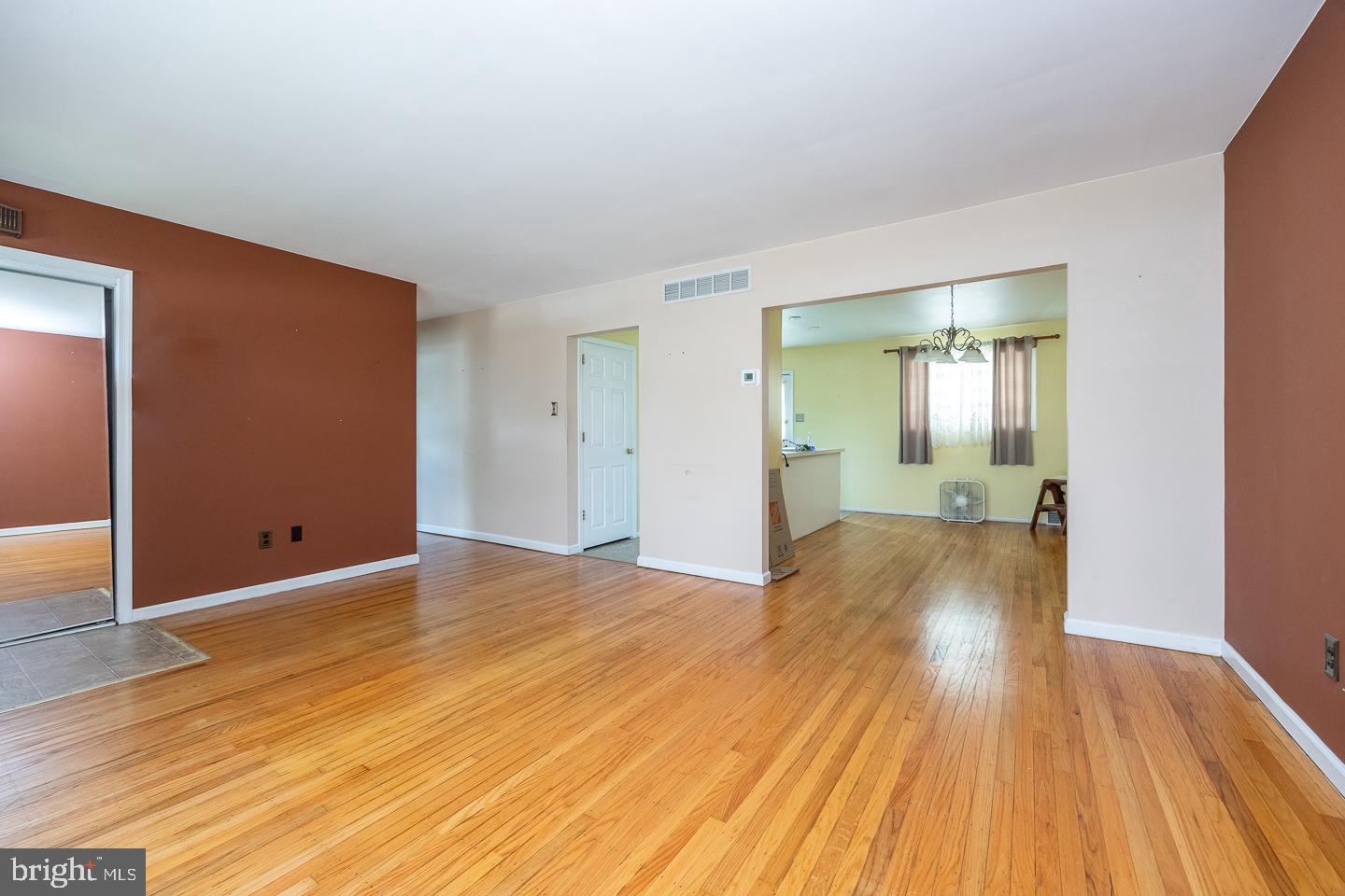 917 Independence Road Norristown, PA 19403 - Photo 3 of 22 Gallery Image 3
