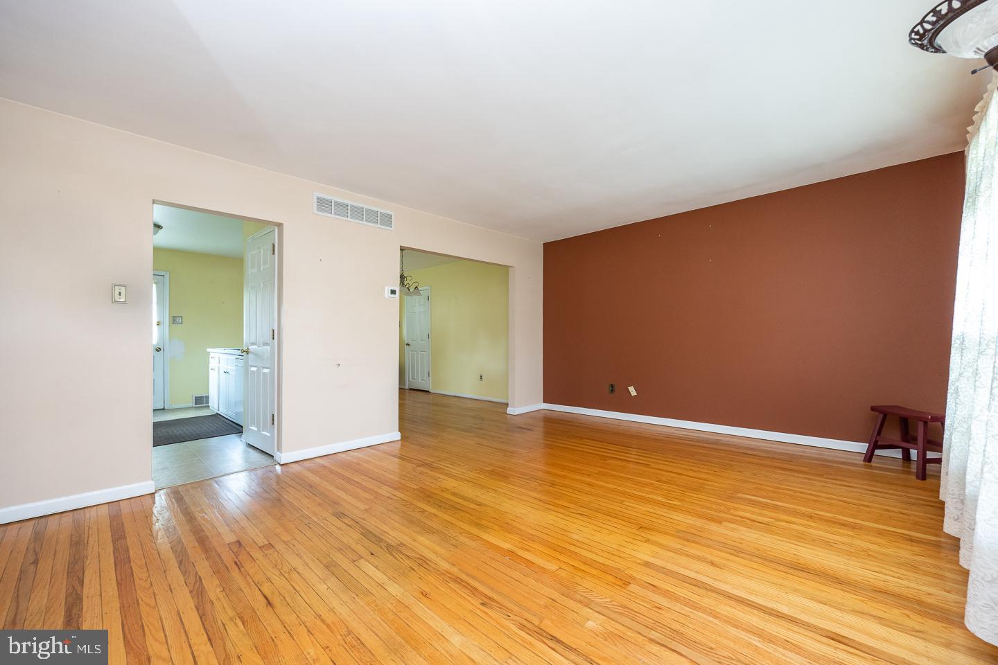 917 Independence Road Norristown, PA 19403 - Photo 4 of 22 Gallery Image 4