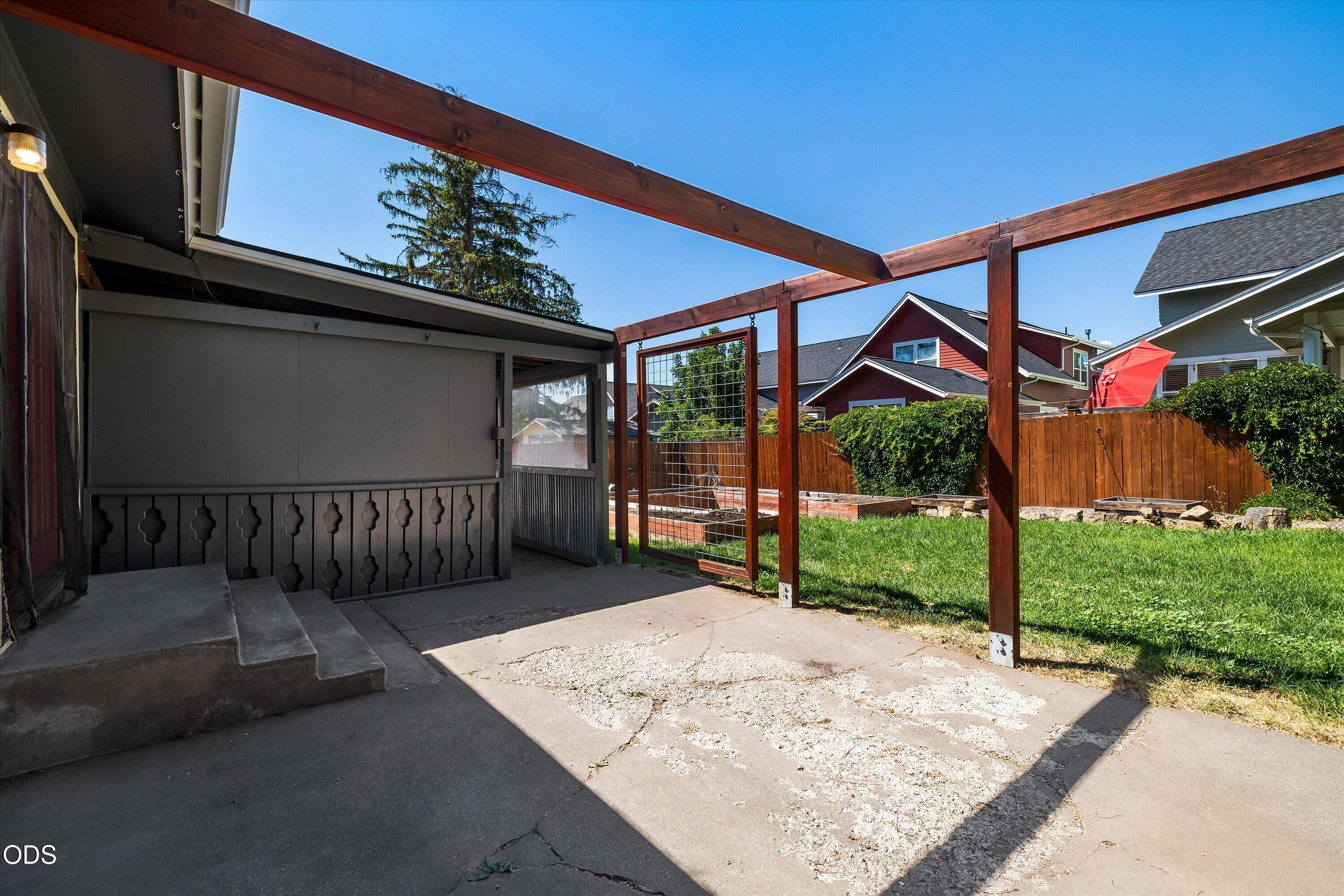 660 Northeast Innes Lane Bend, OR 97701 - Photo 38 of 41