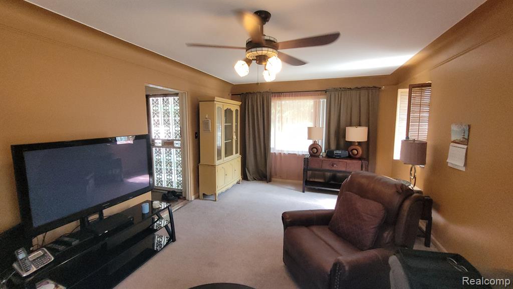 7929 Chase Road Dearborn, MI 48126 - Photo 5 of 23