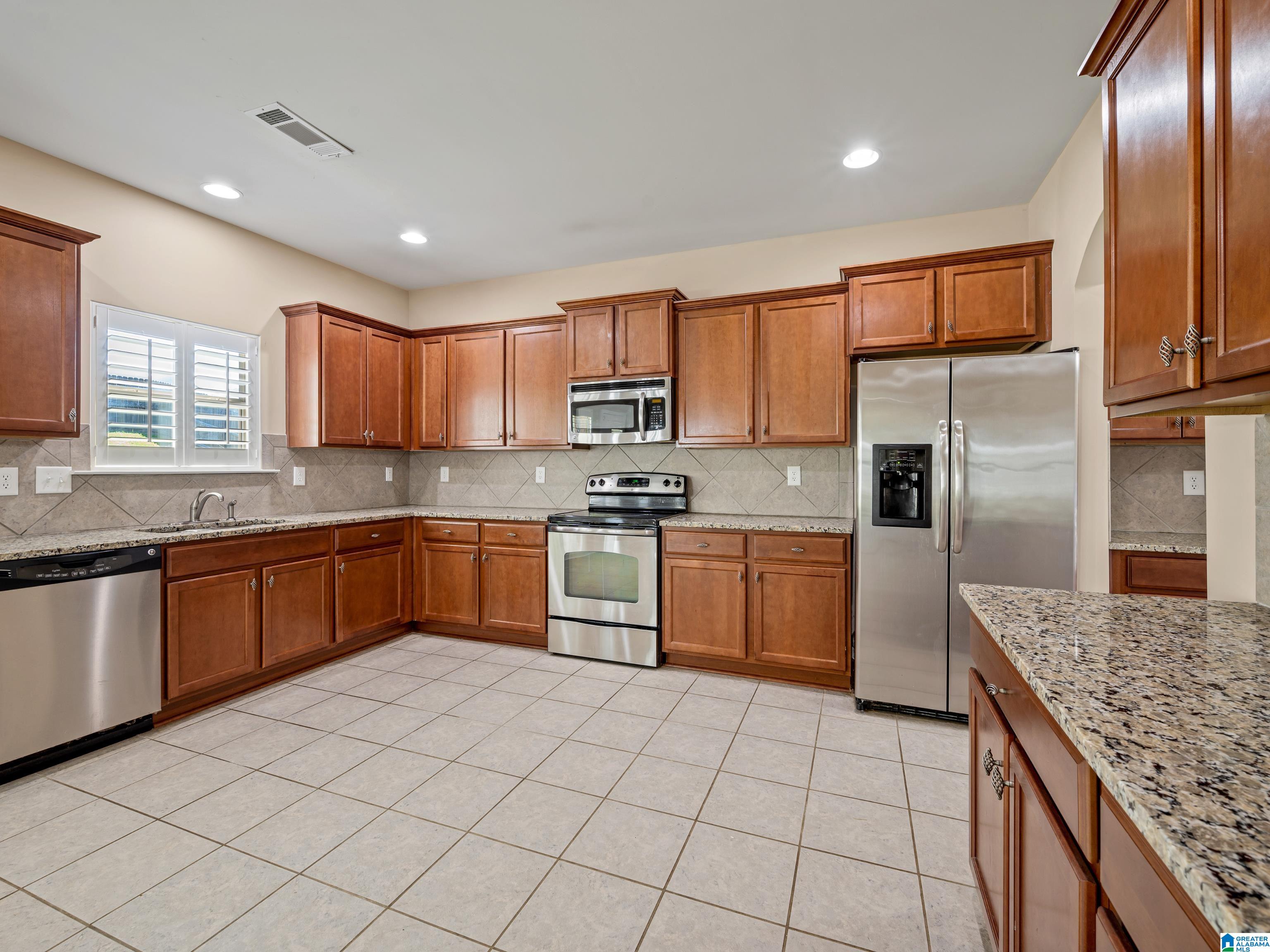 322 Addison Drive Calera, AL 35040 - Photo 10 of 36