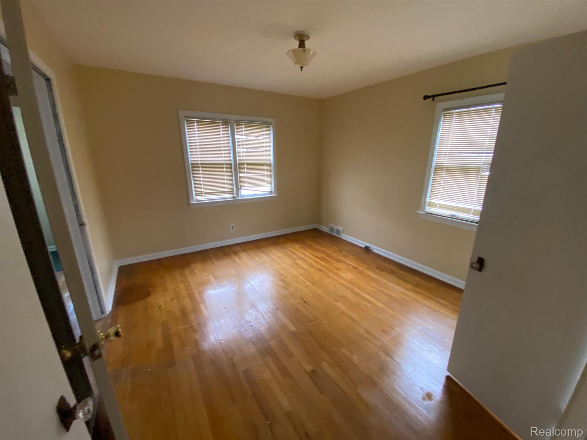 3052 South Center Road Burton, MI 48519 - Photo 8 of 13 Gallery Image 8