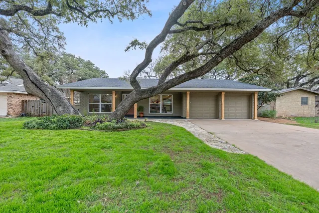$800,000 | 2005 Oakglen Drive, Austin, TX 78745