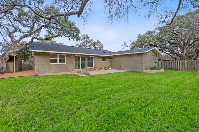 $800,000 | 2005 Oakglen Drive, Austin, TX 78745